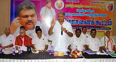 கல்வியில் அரசியலைப் புகுத்த நினைப்பது வேதனைக்குரியது
தமாகா தலைவா் ஜி.கே.வாசன்