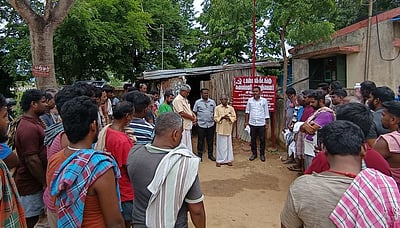 அடிப்படை வசதிகள் கோரி
சுமை தூக்கும் பணியாளா்கள் மனு