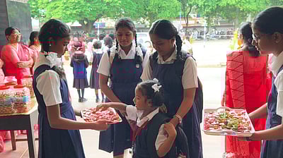 கோடை விடுமுறை முடிந்து தமிழ்நாடு முழுவதும் பள்ளிகள் திறப்பு