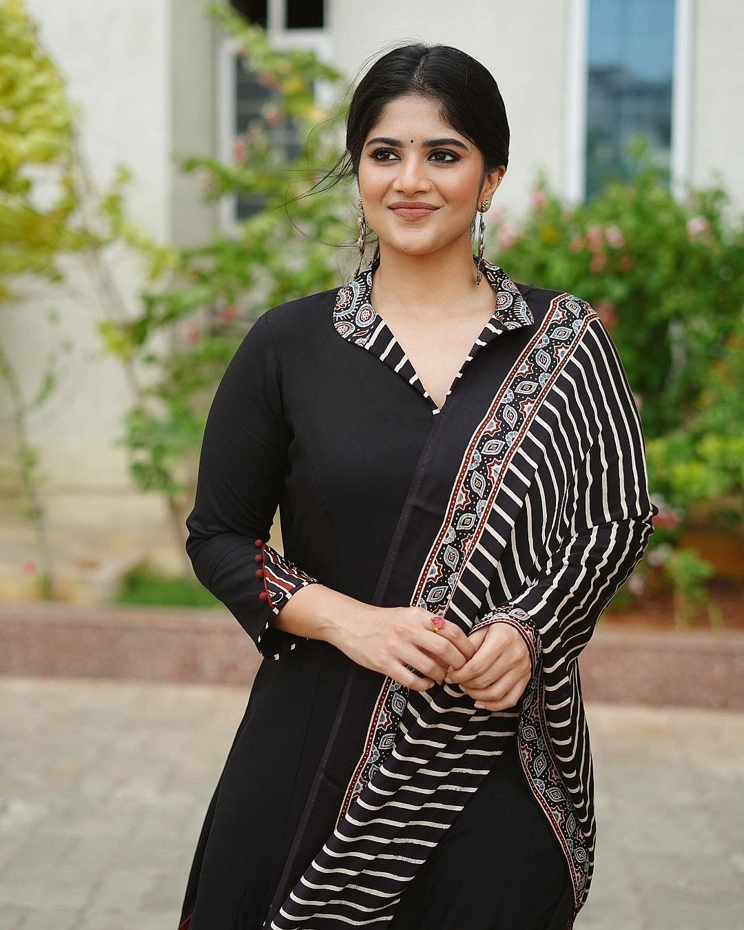 Main Akash மேகா ஆகாஷ் போட்டோஷூட்