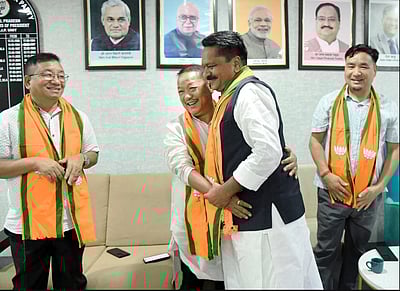 அருணாச்சலில் ஆட்சியை மீண்டும் கைப்பற்றியது பாஜக