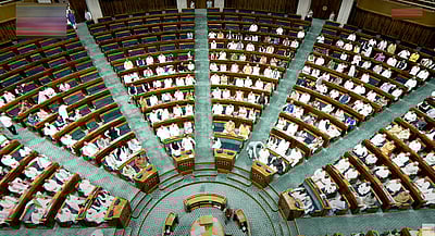 அதானி விவகாரம்: முதல் நாளே ஒத்திவைப்பு தீர்மானம் தாக்கல் செய்த காங்கிரஸ் எம்பிக்கள்!