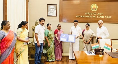 ஔவையார் விருதை பெற்றுக்கொண்ட எழுத்தாளர் பாமா!