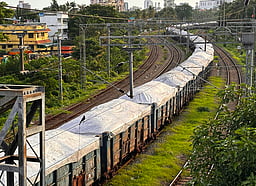 ஒரே மாதத்தில் ரயில்வேயின் சரக்கு பிரிவு வருவாய் ரூ.14,572 கோடி