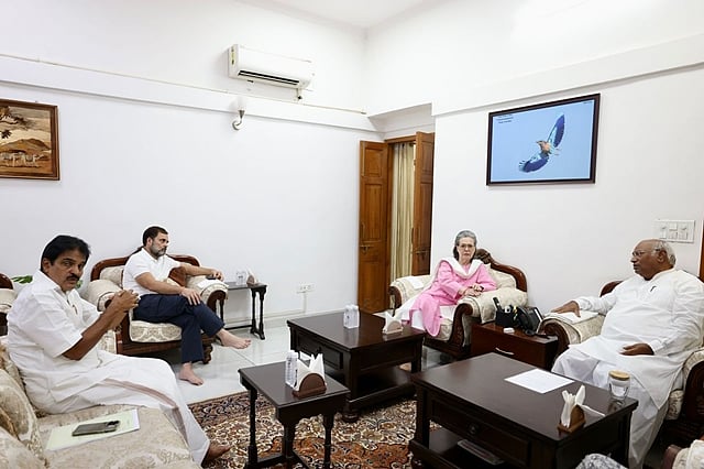 ரேபரேலியா? வயநாடா? கார்கே இல்லத்தில் ஆலோசனை!