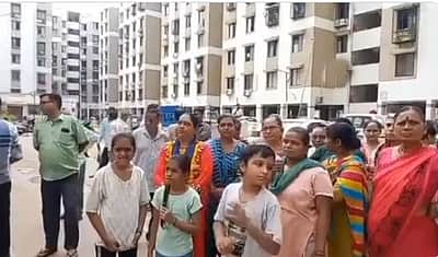 குஜராத் மாடல்: வீட்டு வசதி திட்டத்தில் முஸ்லிம் பெண்ணுக்கு வீடு! குடியிருப்போர் எதிர்ப்பு