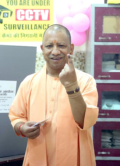 உத்தரப் பிரதேச முதலமைச்சர் யோகி வாக்குப்பதிவு!