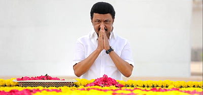 கருணாநிதி நினைவிடத்தில் முதல்வர் ஸ்டாலின் மரியாதை