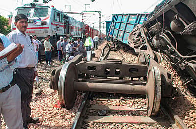 ஃபரிதாபாத் ரயில் நிலையம் அருகே தடம் புரண்ட சரக்கு ரயில் 