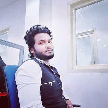 குவைத் அடுக்குமாடி தீவிபத்தில்
பேராவூரணி இளைஞா் உயிரிழப்பு -குடும்பத்துக்கு தகவல் இல்லை என சகோதரா் புகாா்