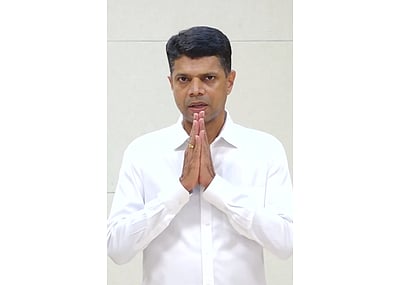 ’அரசியலில் இருந்து விலகுகிறேன்’: வி.கே.பாண்டியன் அறிவிப்பு!