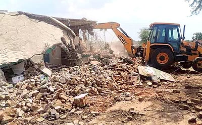 மத்தியப் பிரதேசத்தில் மாட்டிறைச்சி வைத்திருந்த 11 பேரின் வீடுகள் இடிப்பு!