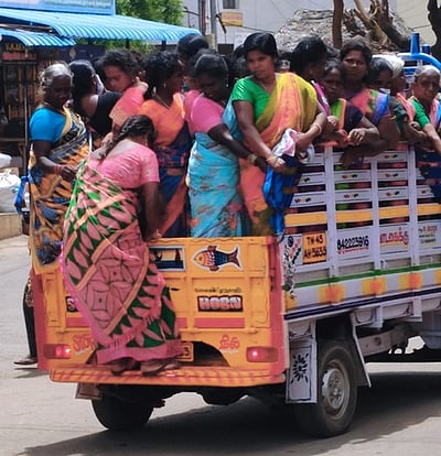 விதிமீறும் வாகனங்கள் மீது
கடும் நடவடிக்கை தேவை
