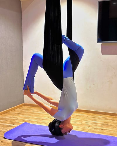 நடிகைகளின் யோகா கிளிக்ஸ்!