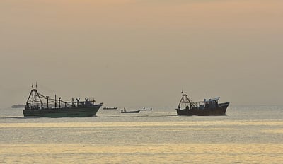 தூத்துக்குடியில் மீன்பிடித் தடைக்காலம் முடிந்து கடலுக்குச் சென்ற மீனவர்கள்!