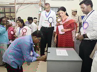 காஞ்சிபுரம்:  2,316 மின்னணு இயந்திரங்களில் வாக்குகள் எண்ணும் பணி