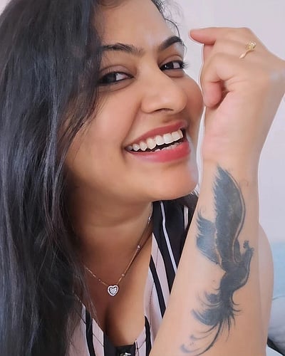 கூடுதல் புன்னகையுடன் ரச்சிதா  மகாலட்சுமி...!