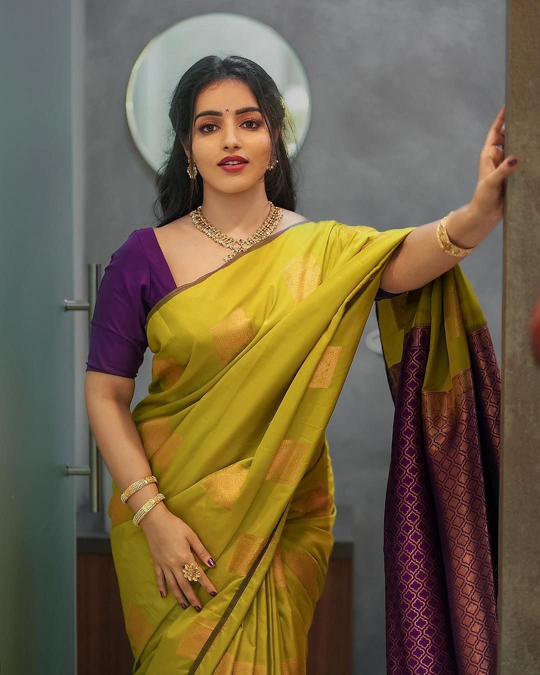 ‘சுட்டும் விழிச் சுடரே’ மாளவிகா மேனன்...!