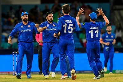 ஆஸி.க்கு அதிா்ச்சி அளித்தது ஆப்கன்! குல்பதின் நைப் அதிரடி 4 விக்கெட் ; கம்மின்ஸ் 2-ஆவது ஹாட்ரிக்