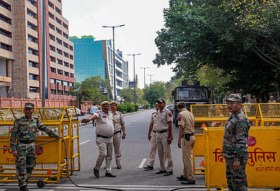 ‘நெட்’ விவகாரம்: விசாரிக்க சென்ற சிபிஐ அதிகாரிகள் மீது தாக்குதல்-
பிகாரில் நால்வா் கைது