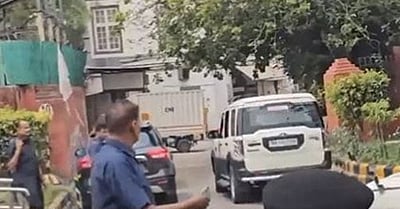 பிரியங்கா காந்தி இல்லத்தில் சோனியா காந்தி!