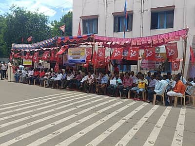 அரசுப் போக்குவரத்துக் கழக ஊழியா்கள் உண்ணாவிரதம்