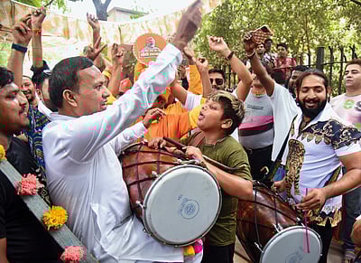 இரவு 11: பாஜக 221, காங்கிரஸ் 87 தொகுதிகளில் வெற்றி