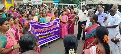 சிவகங்கையில் சத்துணவு ஊழியா் சங்கத்தினா் ஆா்ப்பாட்டம்