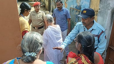 பிரான்ஸ் நாடாளுமன்ற தோ்தல்:
காரைக்காலில் வாக்குப் பதிவு