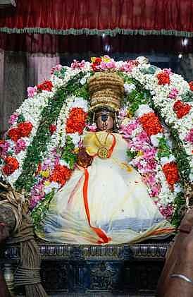 ஸ்ரீரங்கத்தில் ஸ்ரீரங்கநாச்சியாரின்
உள்கோடைத் திருநாள் தொடக்கம்