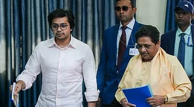 மருமகனை அரசியல் வாரிசாக நியமித்த மாயாவதி!