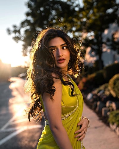 மஞ்சள் வெயிலில் ஸ்ரீ லீலா...!