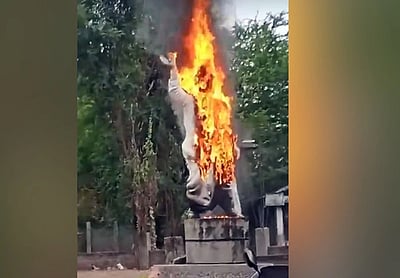 ஒய்.எஸ்.ஆர். சிலையை எரித்தது நன்றி கெட்ட செயல்: காங்கிரஸ்