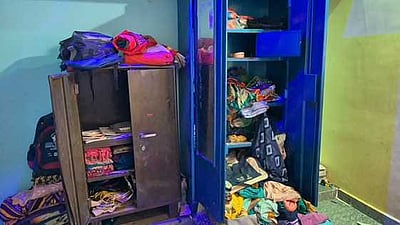 வாணியம்பாடி அருகே 55 சவரன் நகைகள், ரூ.4.7 லட்சம் ரொக்கம் திருட்டு