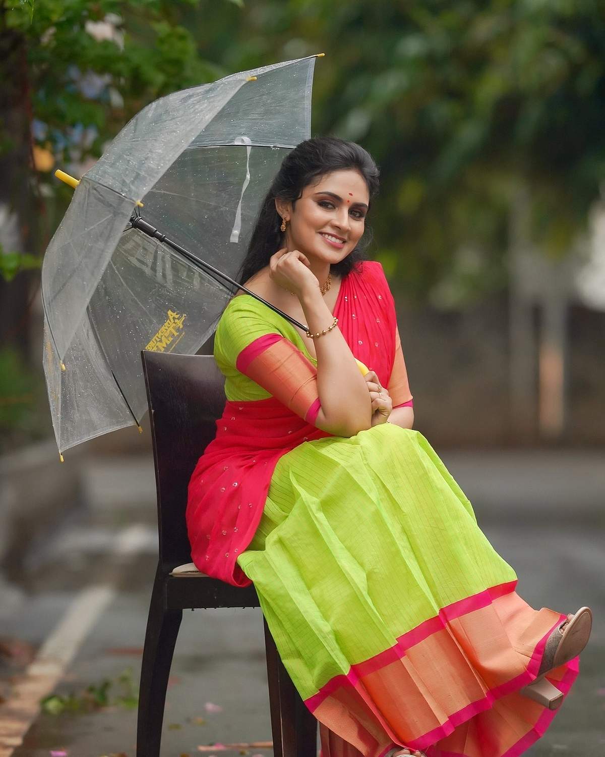 குடைக்குள் மழை! பிரியாலயா...