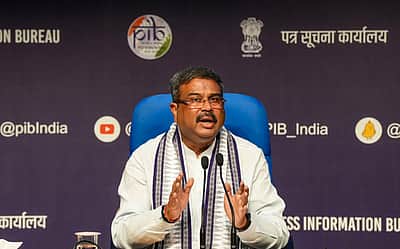 எதிா்க்கட்சிகள் ஆளும் மாநிலங்களில் வேலையின்மை அதிகம்: அமைச்சா் தா்மேந்திர பிரதான்