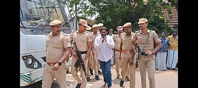  சவுக்கு சங்கர் வழக்கில் தமிழக அரசு பதில்தர உச்சநீதிமன்றம் உத்தரவு