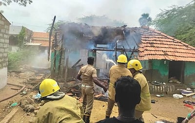 சிவகங்கை அருகே தொலைக்காட்சிப் பெட்டி
வெடித்து வீடு தீக்கிரை