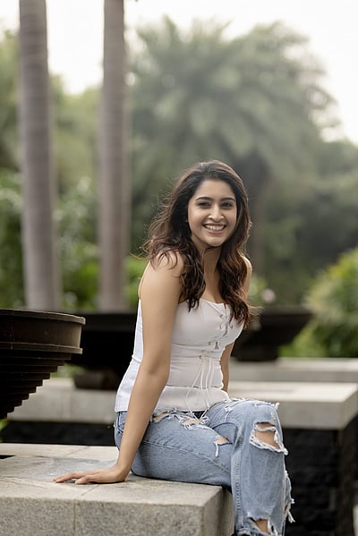 அழகு ஓவியம்... தான்யா ரவிச்சந்திரன்!