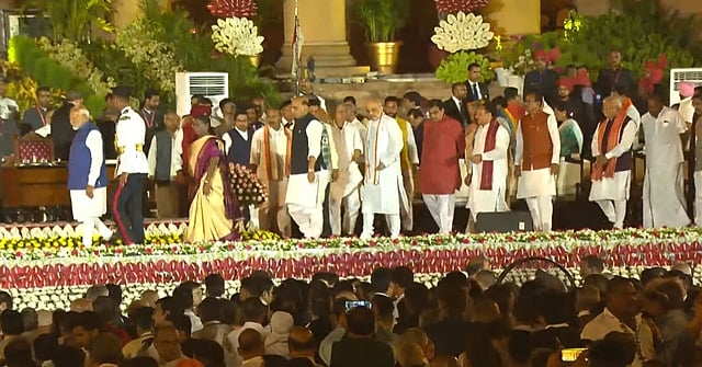 குழு புகைப்படம் எடுத்துக்கொண்ட பிறகு புறப்பட்ட தலைவர்கள்