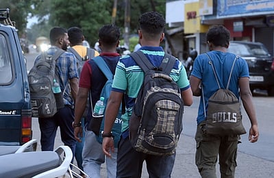 கிரீஸில் வாரத்தில் 6 நாள்கள் வேலை! உழைப்பு மிகவும் முக்கியம்!