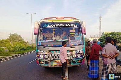 ஊருக்குள் வராமல் புறவழிச்  யில் செல்லும் பேருந்துகள்!
5 ஆண்டுகளாக தொடரும் மக்கள் போராட்டம்