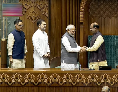 உங்களின் சிரிப்பு மக்களவையின் மகிழ்ச்சி: ஓம் பிர்லாவுக்கு மோடி வாழ்த்து!