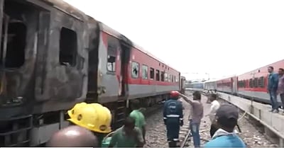 ஹைதராபாத் விரைவு ரயிலில் தீ விபத்து!