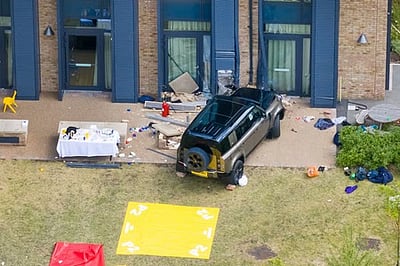 பிரிட்டன்: பள்ளிக்குள் காா் பாய்ந்த
வழக்கு- ஓட்டுநா் விடுவிப்பு