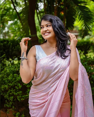 ரோசு ரோசு.. அழகான ரோசு நீ..!