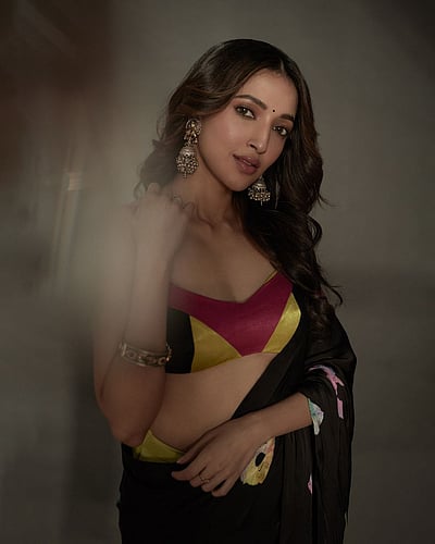 காதல் படலம்! நேகா ஷெட்டி..