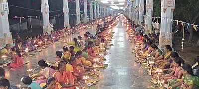 கண்டுப்பட்டி காளியம்மன் கோயிலில் 1008 திருவிளக்கு பூஜை