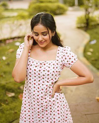 வெட்கப் புன்னகை!