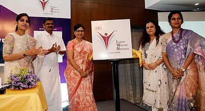 கரோனா காலத்துக்கு பின்னா் தொழில் வளா்ச்சிக்கு மத்திய, மாநில அரசுகள் உதவி